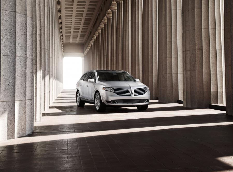  Lincoln MKT 2016 года  (фото 1 из 9)